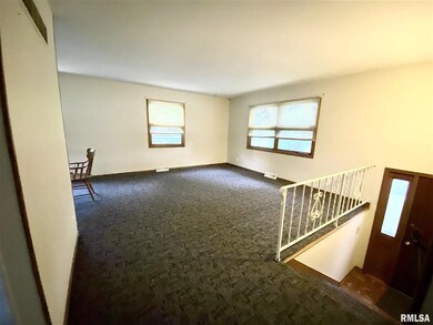 2334 Adams St, Davenport, IA 52803 - photo 4