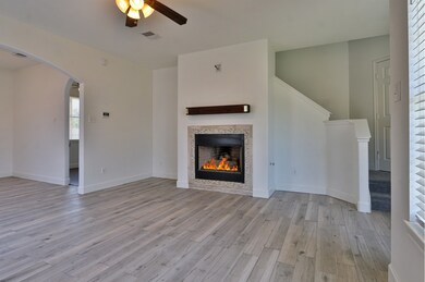 1817 Winding Trail Ln, Alvin, TX 77511 - photo 3