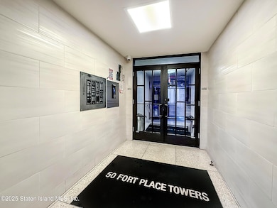 Fort Place Cooperative unit B5D, Staten Island, NY 10301 - photo 2