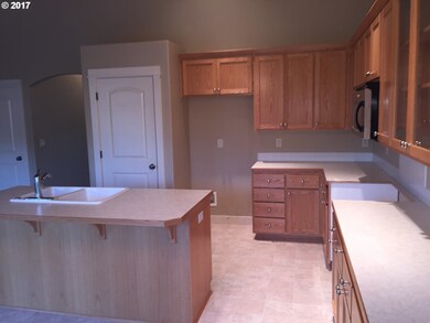 205 Auburn Ln, Creswell, OR 97426 - photo 4