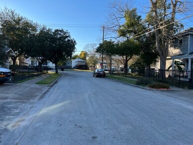 608 E 19th St, Houston, TX 77008 - photo 5