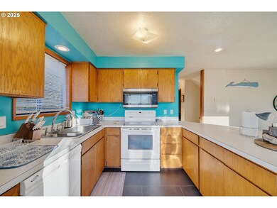 126 N Harbor St, Rockaway Beach, OR 97136 - photo 7
