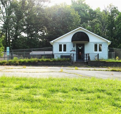 Kennel Front