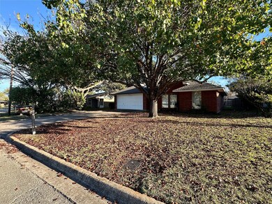 205 N Meadowview Dr, Waxahachie, TX 75165 - photo 4