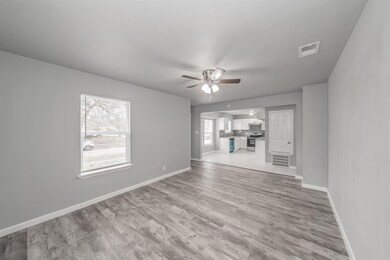 901 SW 5th St, Grand Prairie, TX 75051 - photo 2