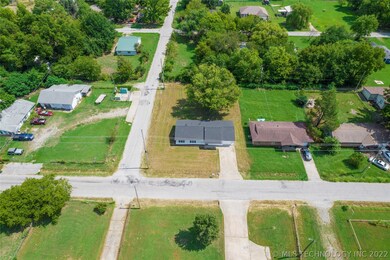 923 N Kern Ave, Okmulgee, OK 74447 - photo 3