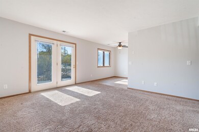 2416 E 50th St unit 3, Davenport, IA 52807 - photo 2