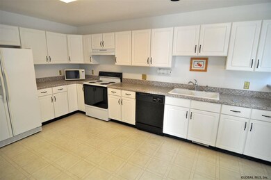 12 Brook St, Rensselaer, NY 12144 - photo 2