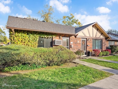 1S265 Dillon Ln, Villa Park, IL 60181 - photo 3