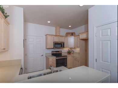 1571 37th St, Florence, OR 97439 - photo 6