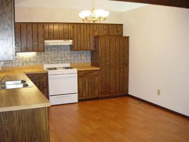 8695 Mathews Ln, Crown Point, IN 46307 - photo 5