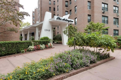 The Arlington unit 305, Jamaica, NY 11435 - photo 2