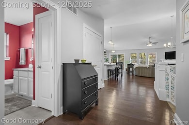 1938 Genoa Cir unit 13, Howell, MI 48843 - photo 6