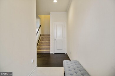 42246 Lancaster Woods Square, Chantilly, VA 20152 - photo 2