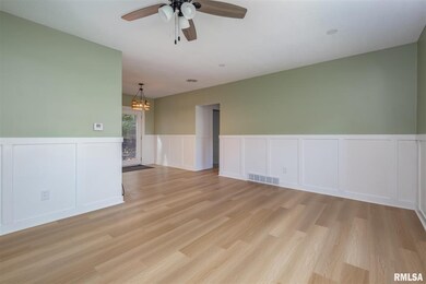 204 Pershing Ct, Davenport, IA 52803 - photo 2