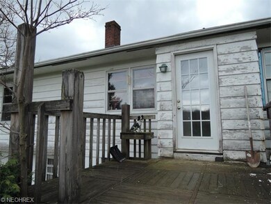 Back deck & entrance.