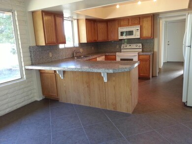 2006 E 90th Kitchen 2