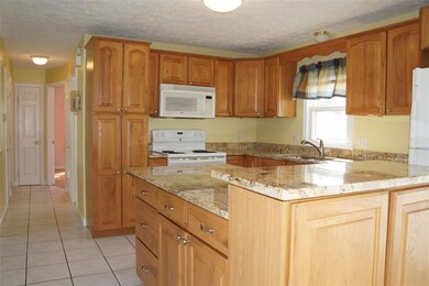 15 Cliff St, Manchester, NH 03103 - photo 3