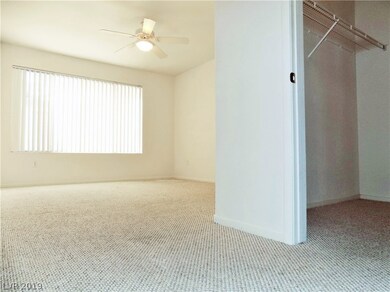 Master bedroom w/ Walk in closet... look at that n