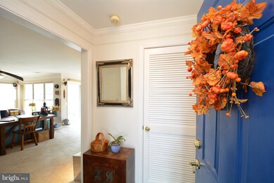 9258 Cardinal Forest Ln unit 201, Lorton, VA 22079 - photo 3