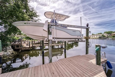 7500LB GOLDEN BOAT LIFT WITH ADJUSTABLE BUNKS AND 5' ALUMINUM LADDER WITH AWESOME DECK SYSTEM