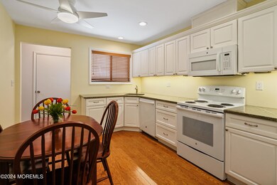 eat in kitchen