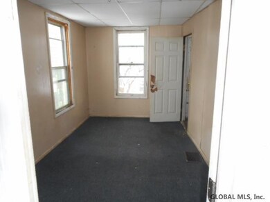 16 Moyston St, Schenectady, NY 12307 - photo 3