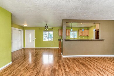 907 Beall Ln, Central Point, OR 97502 - photo 7