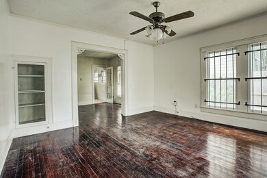 911 Yale St, Houston, TX 77008 - photo 3
