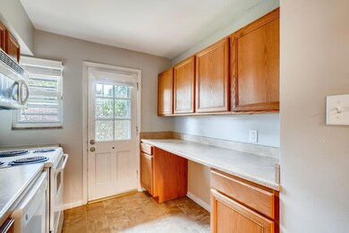 1143 S Cassingham Road-large-005-007-Kit