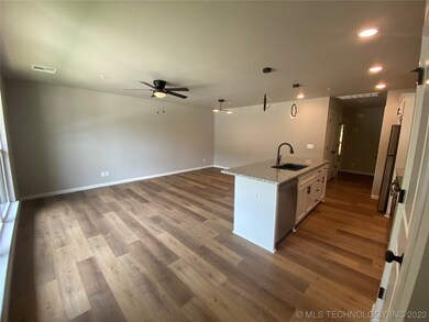 207 E 3rd St unit A, Owasso, OK 74055 - photo 3