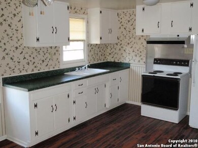 21018 Scenic Loop Rd, Helotes, TX 78023 - photo 7