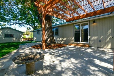 25 SW Grant St, Grants Pass, OR 97526 - photo 2