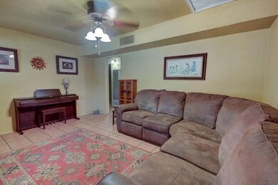 522 S Hobson-8
