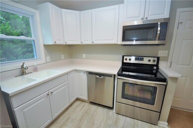 1700 Banoak Ct, High Point, NC 27265 - photo 6