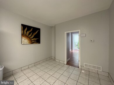 1713 Bolton St unit 1, Baltimore, MD 21217 - photo 3