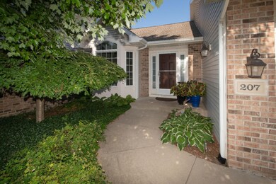207_Round_Hill_02