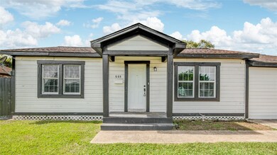 609 Hurst St, Angleton, TX 77515 - photo 4