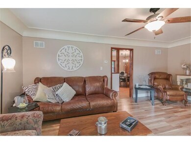 Classy, decorator color selections on all the pain