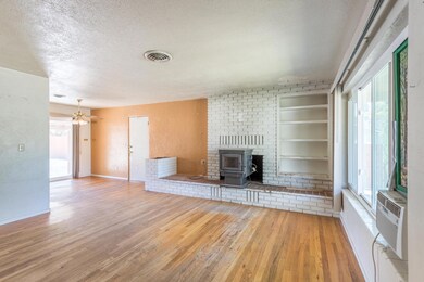 2109 Lori Ln, Redding, CA 96002 - photo 4