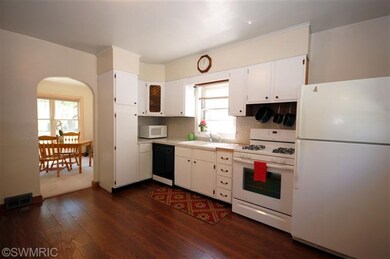 1231 Lewison Ave NE, Grand Rapids, MI 49505 - photo 2