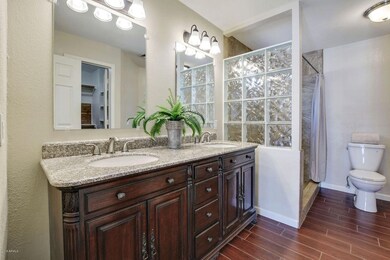 Master_Bathroom_1