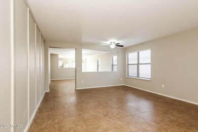 001-photo-living-room-12296543