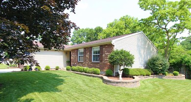 962 Ridenour Rd, Columbus, OH 43230 - photo 2