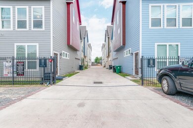 736 Link Rd, Houston, TX 77009 - photo 3