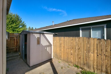 2046 SW 36th St, Redmond, OR 97756 - photo 5