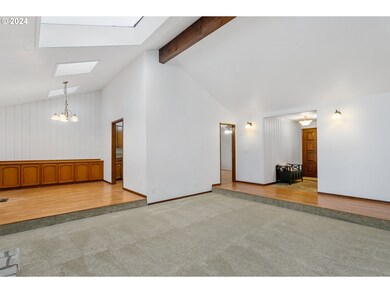 Living Room/Entrance