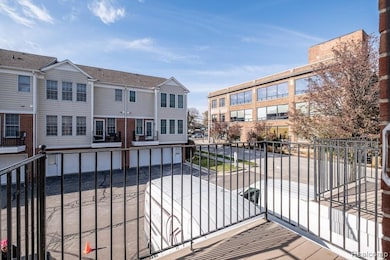 202 Stonebrooke Ct, Royal Oak, MI 48067 - photo 3