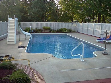 Swimming Pool/Hot Tub/Sauna. SPARKLING POOL!