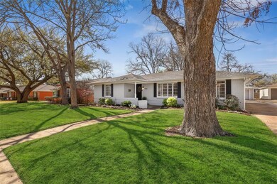 6222 Crestmont Dr, Dallas, TX 75214 - photo 2